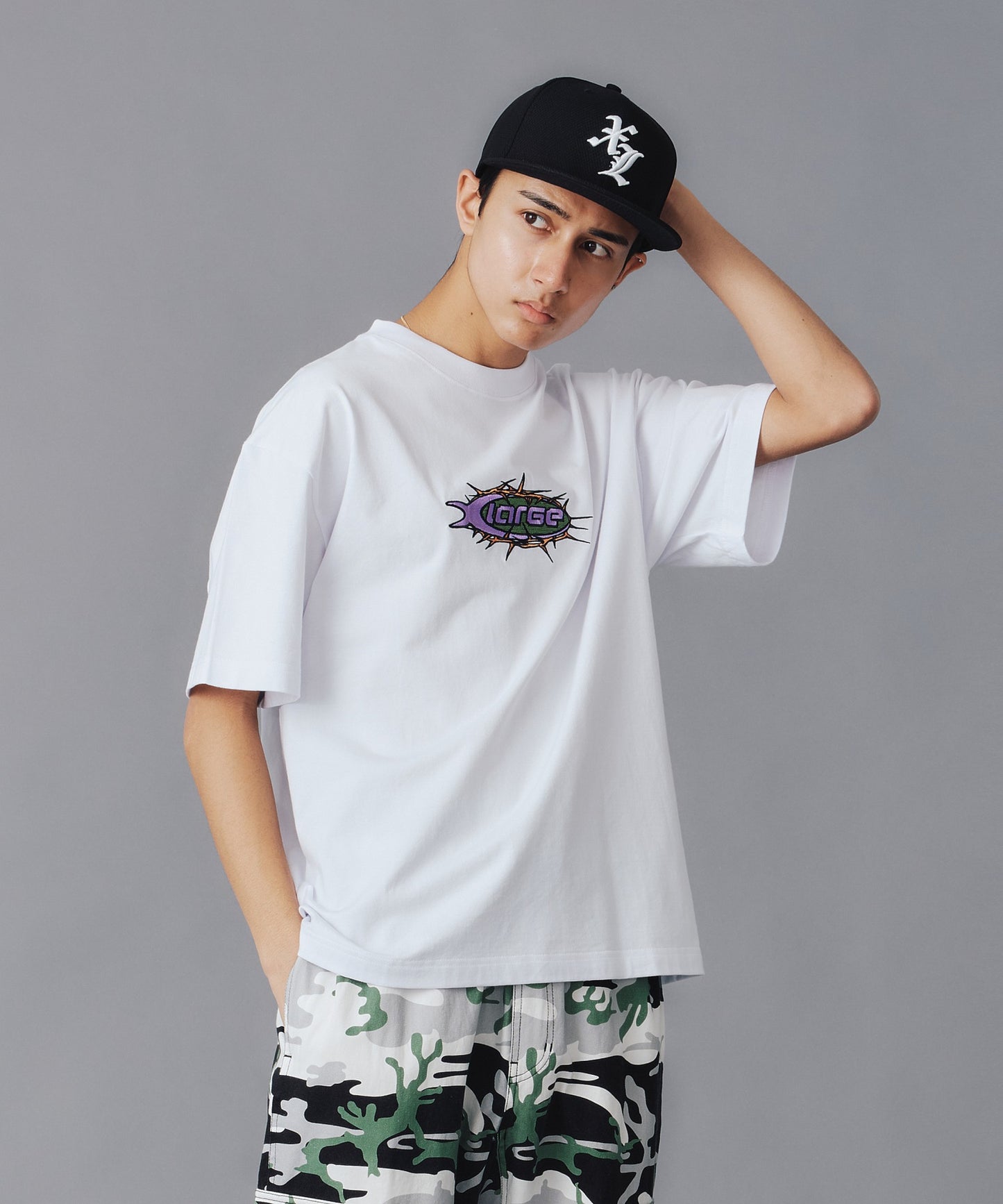 BARBED WIRE LOGO S/S TEE